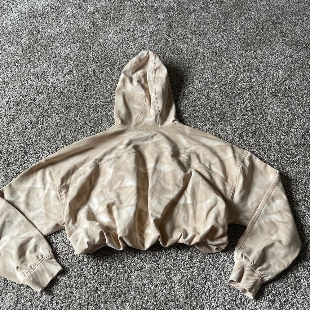 Lululemon LA All Yours Bubble Hem Hoodie - Picture 8 of 9